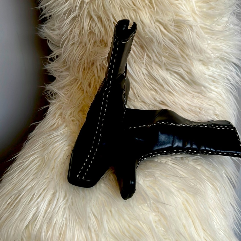 7 1/2  Leather use nice fit with white lines